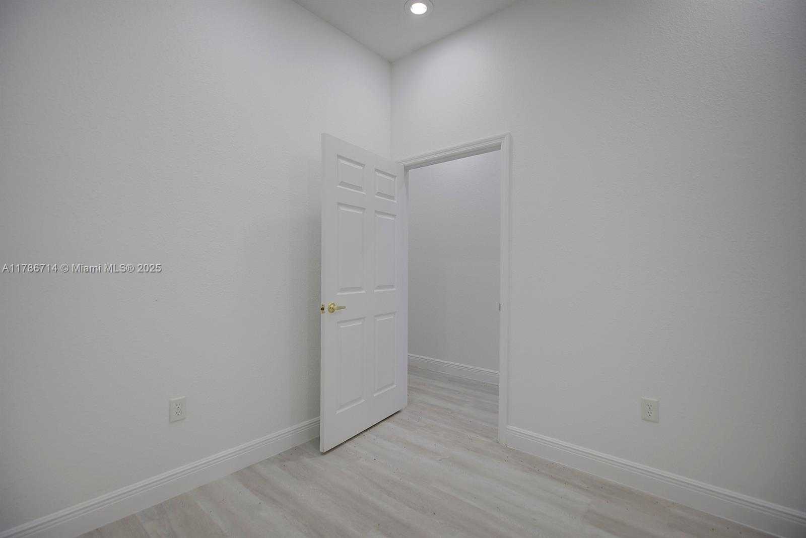 Small Image of 2155 US HIGHWAY S, Sebring Number 13