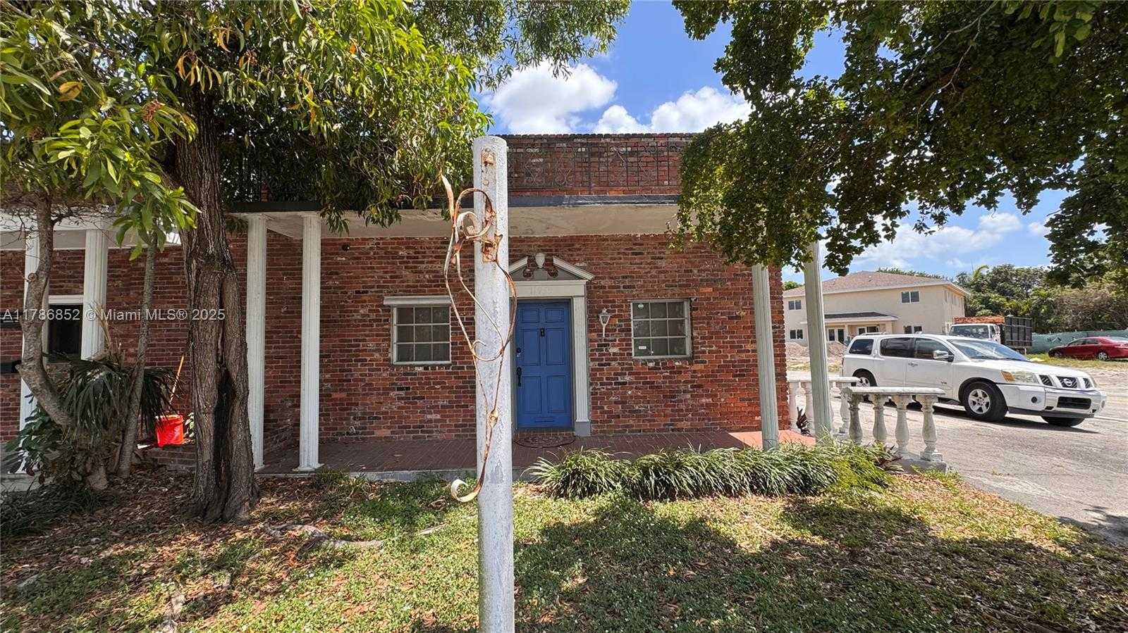 Small Image of 11955 WEST DIXIE HWY, Miami Number 2