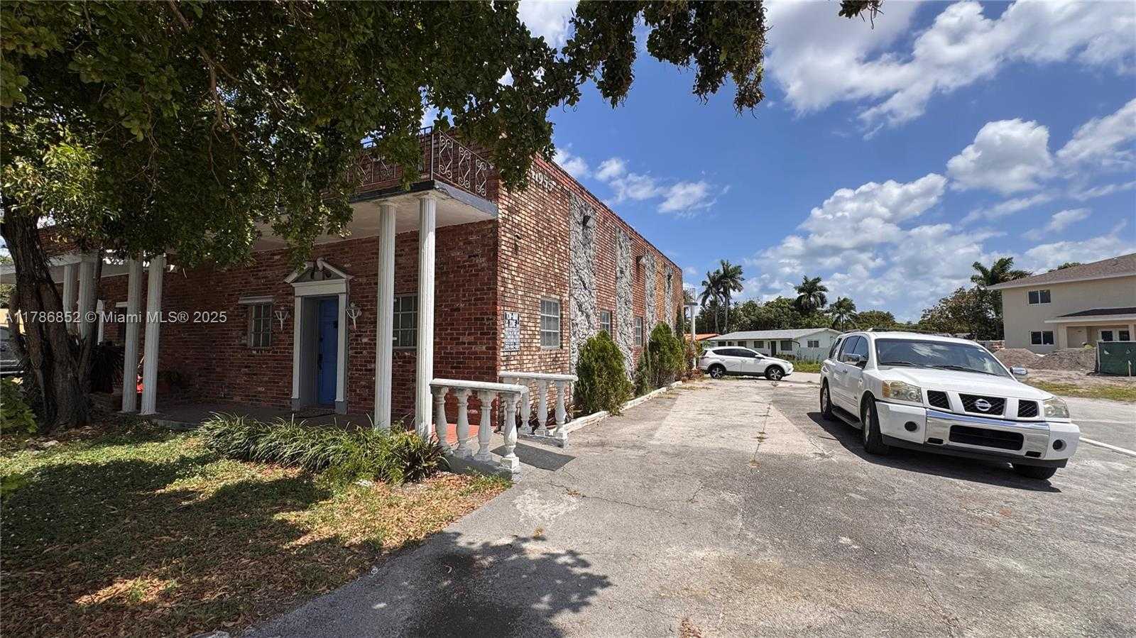Small Image of 11955 WEST DIXIE HWY, Miami Number 3