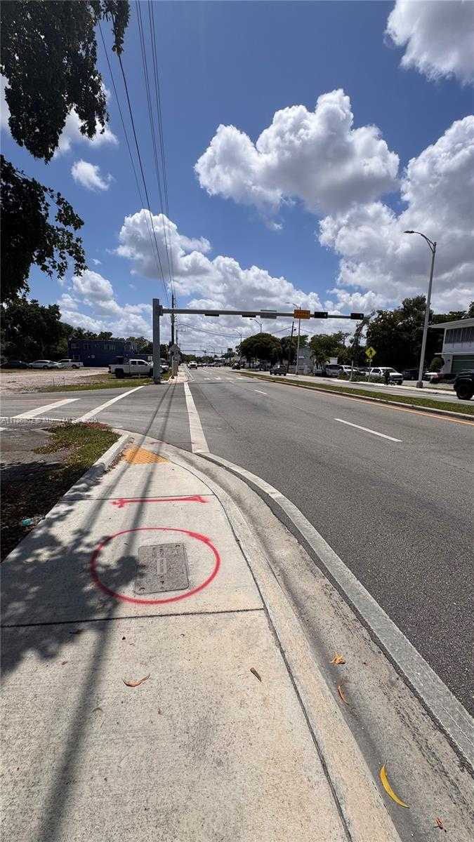 Small Image of 11955 WEST DIXIE HWY, Miami Number 6