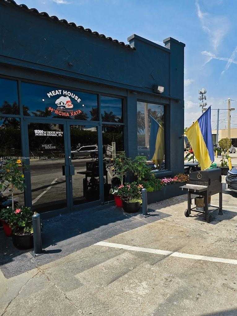 Small Image of 18300 WEST DIXIE HWY, North Miami Beach Number 2