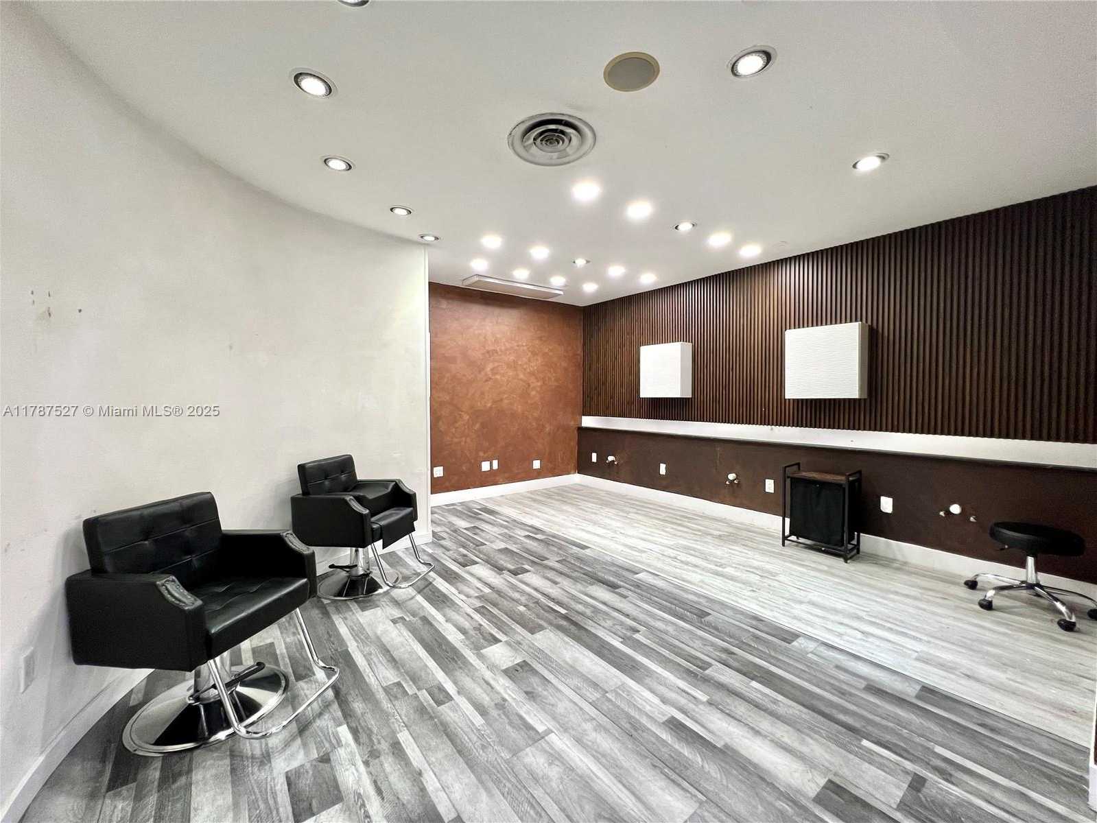 Small Image of 1735 SOUTH WEST 22ND ST, Miami Number 4