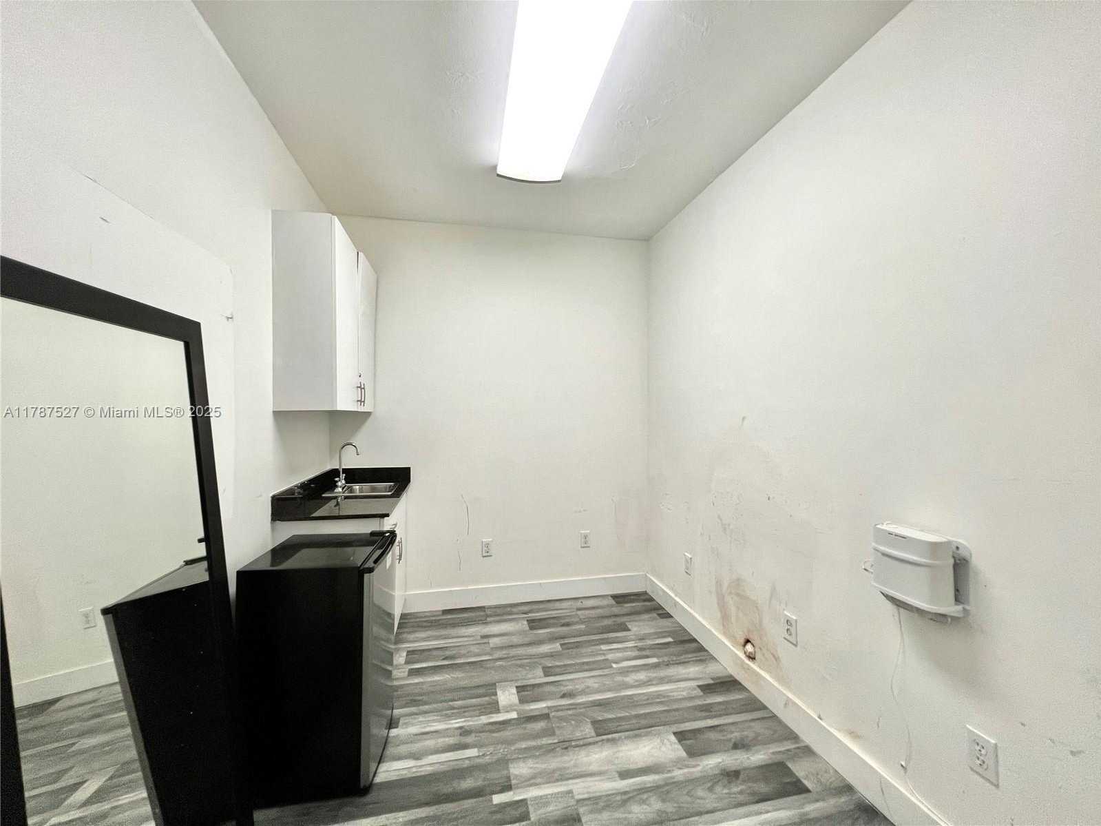 Small Image of 1735 SOUTH WEST 22ND ST, Miami Number 8