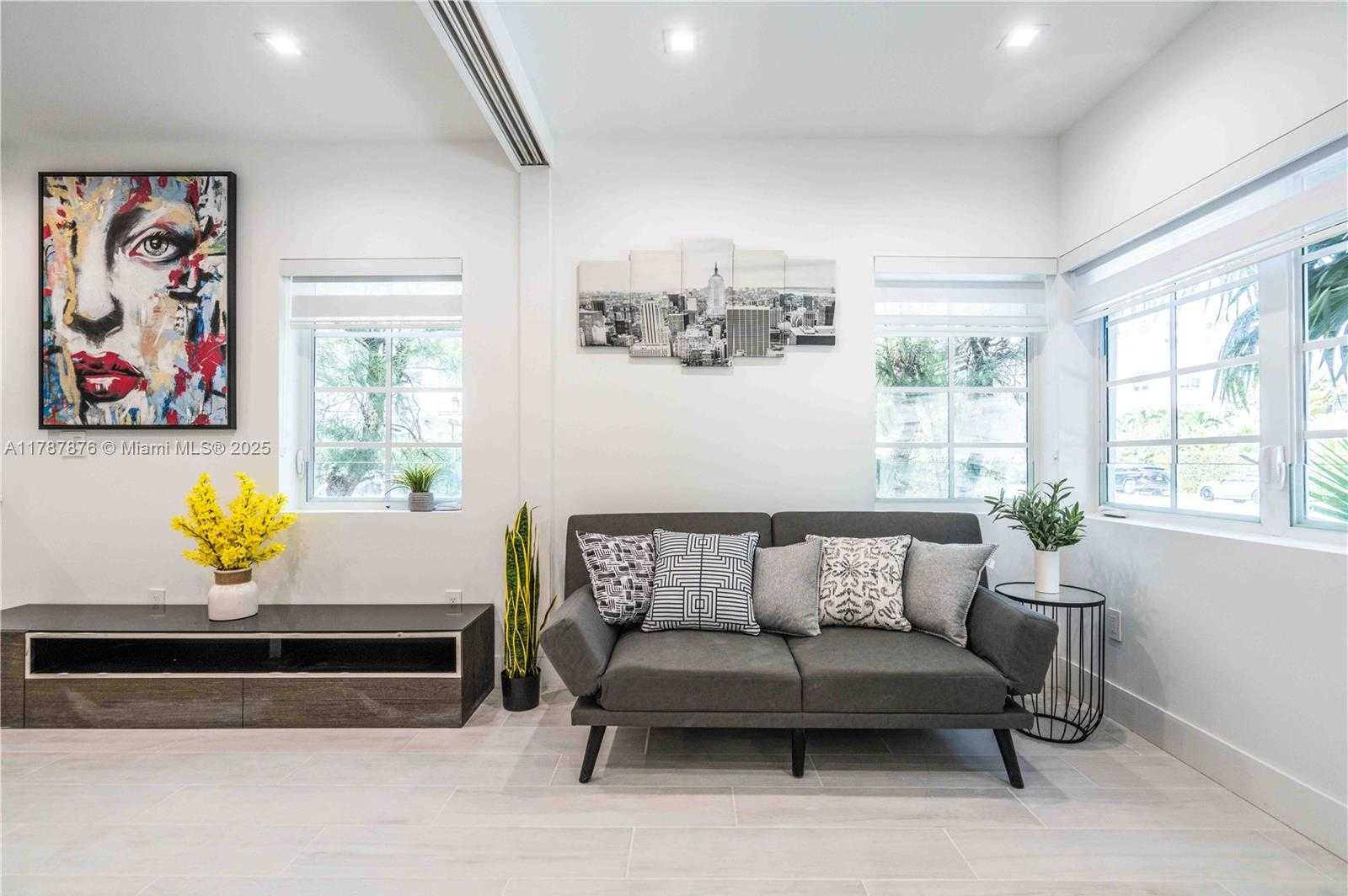 Small Image of 960 JEFFERSON AVE, Miami Beach Number 11