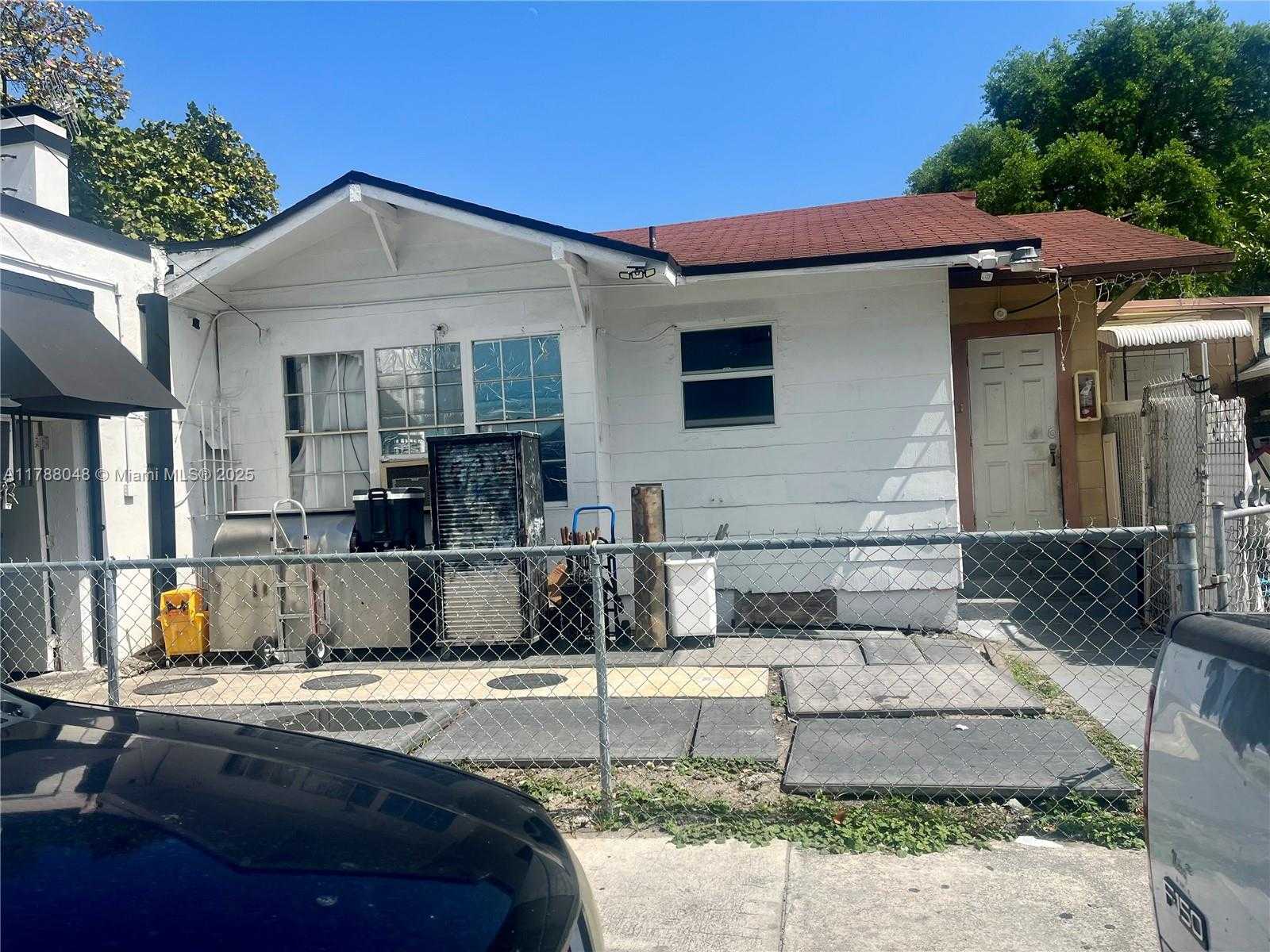 Small Image of 1574 SOUTH WEST 1ST ST, Miami Number 3