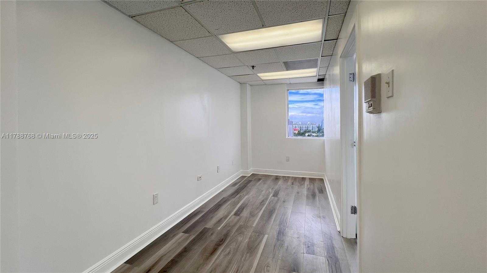 Small Image of 1111 KANE CONCOURSE, Bay Harbor Islands Number 24