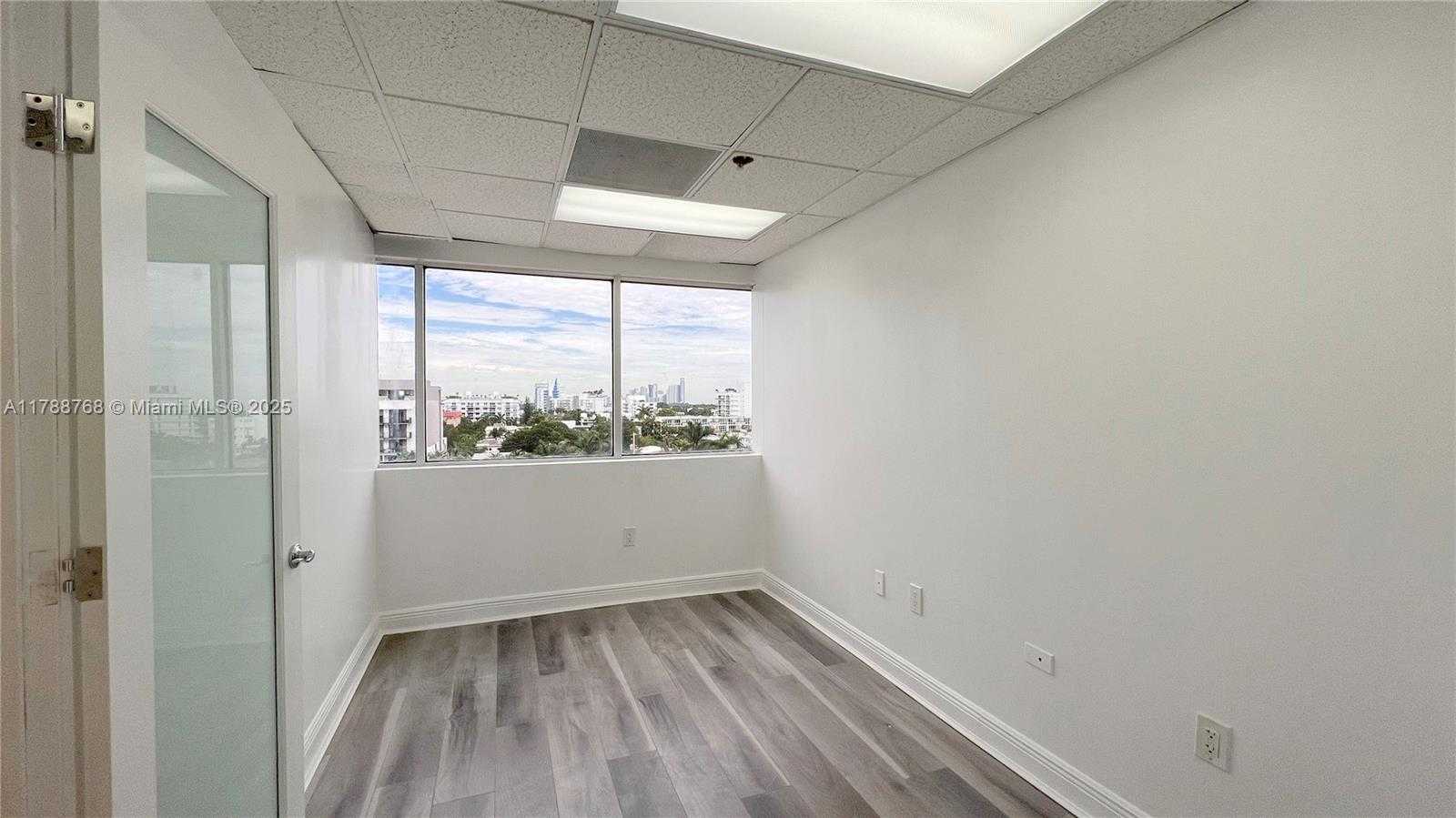 Small Image of 1111 KANE CONCOURSE, Bay Harbor Islands Number 25