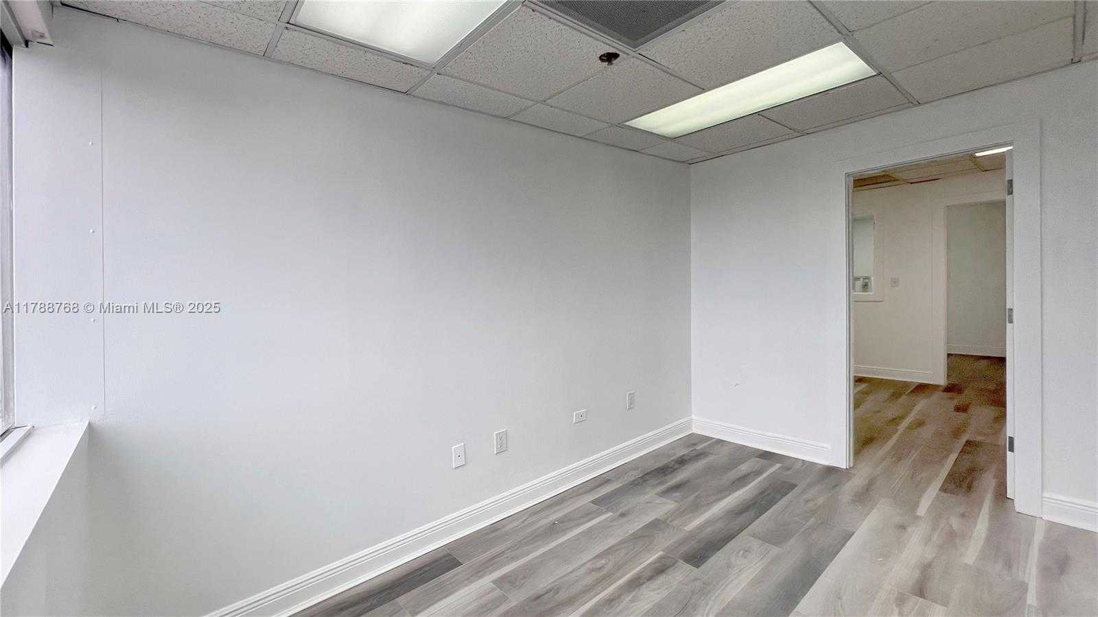 Small Image of 1111 KANE CONCOURSE, Bay Harbor Islands Number 27