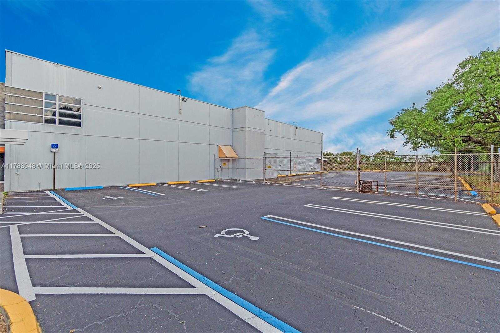 Small Image of Miami Gardens Number 24