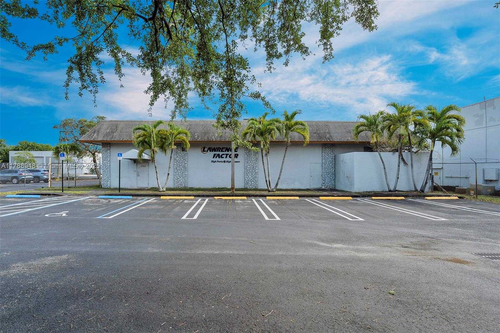 Small Image of Miami Gardens Number 25