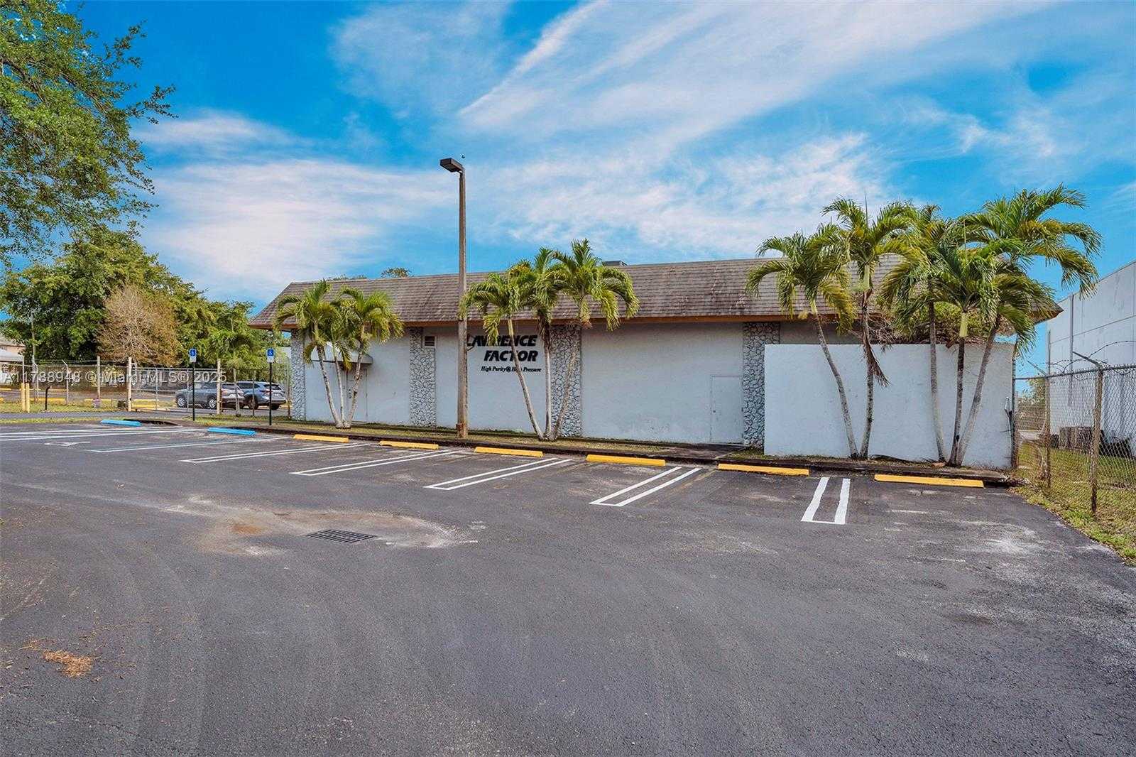 Small Image of Miami Gardens Number 26