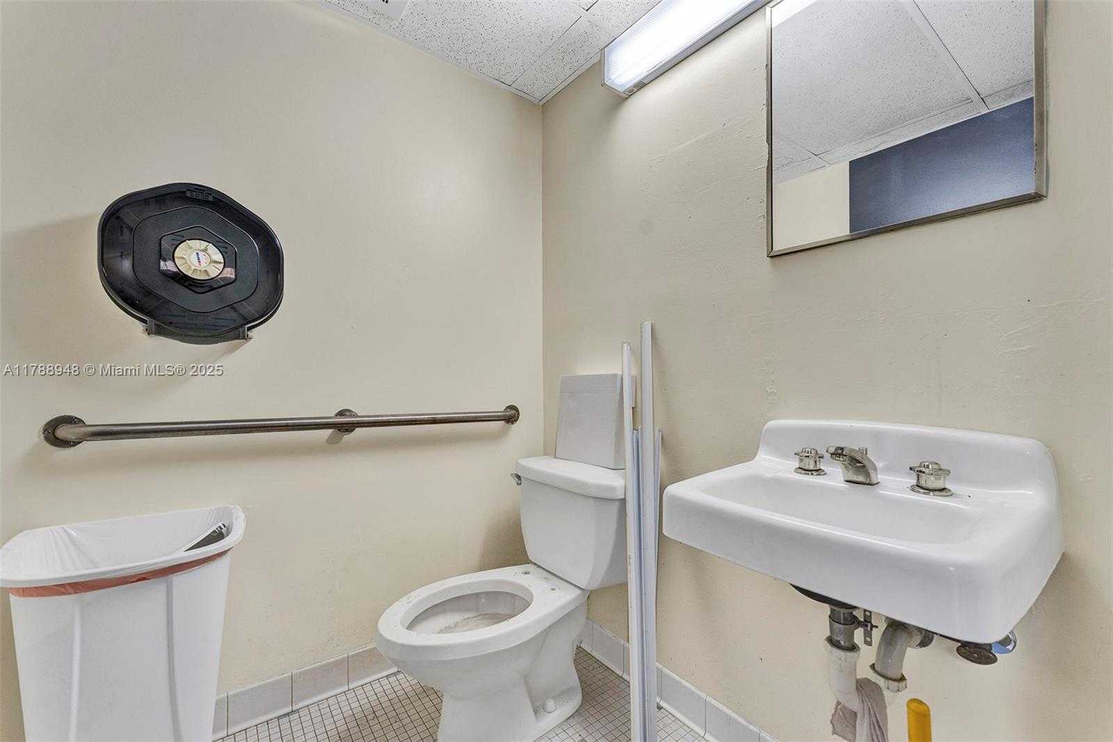 Small Image of Miami Gardens Number 32