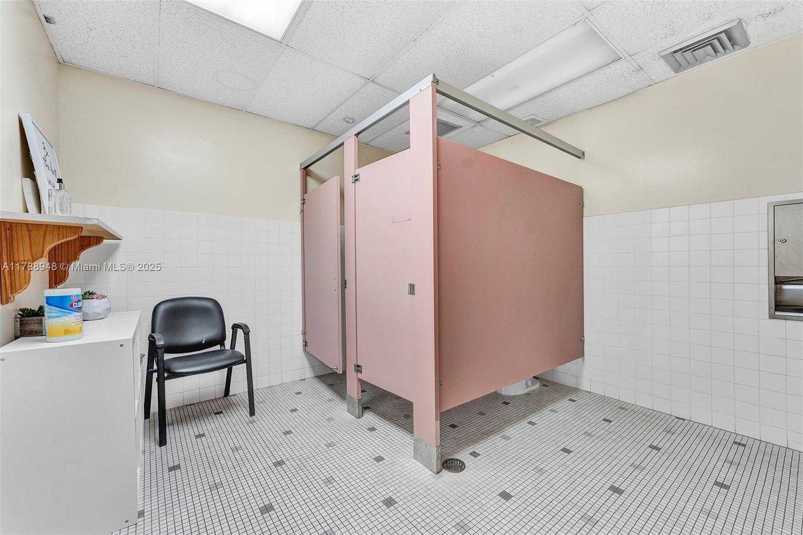 Small Image of Miami Gardens Number 45