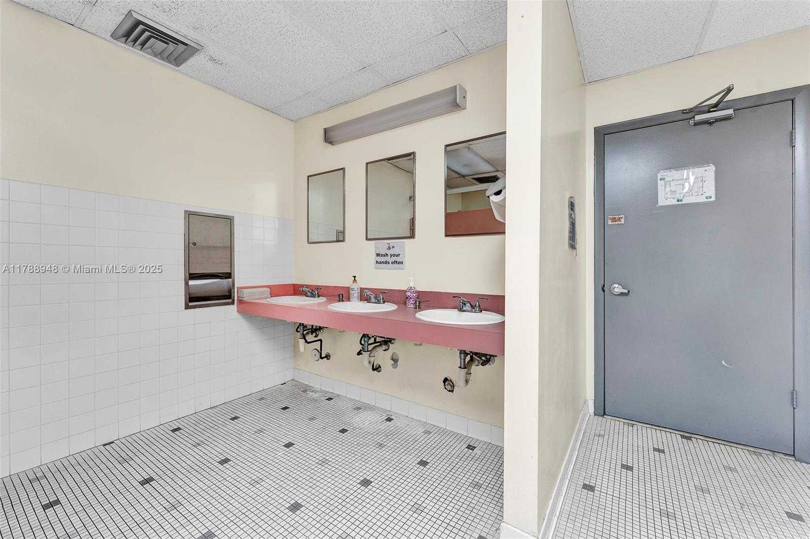 Small Image of Miami Gardens Number 46