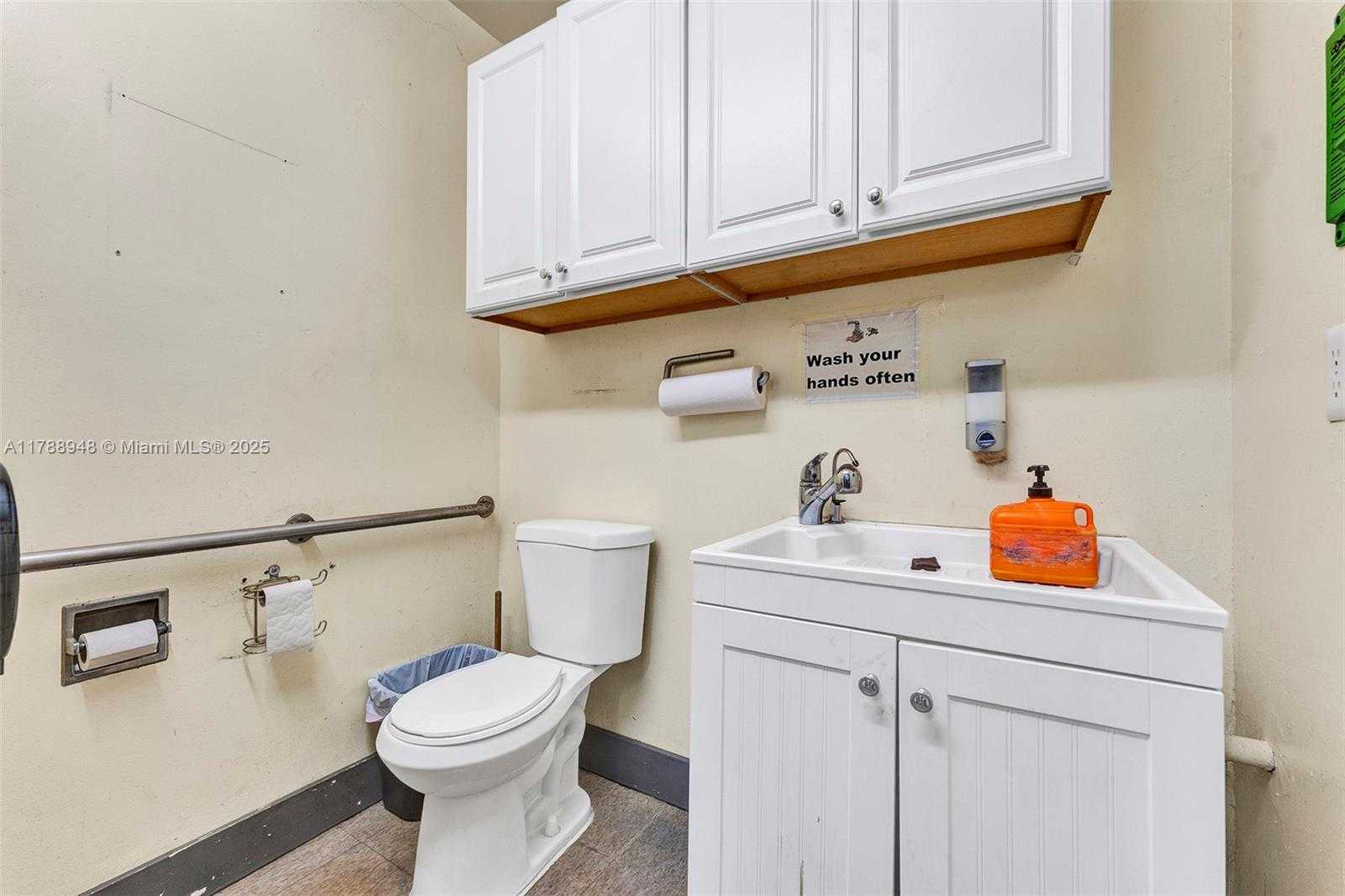 Small Image of Miami Gardens Number 60