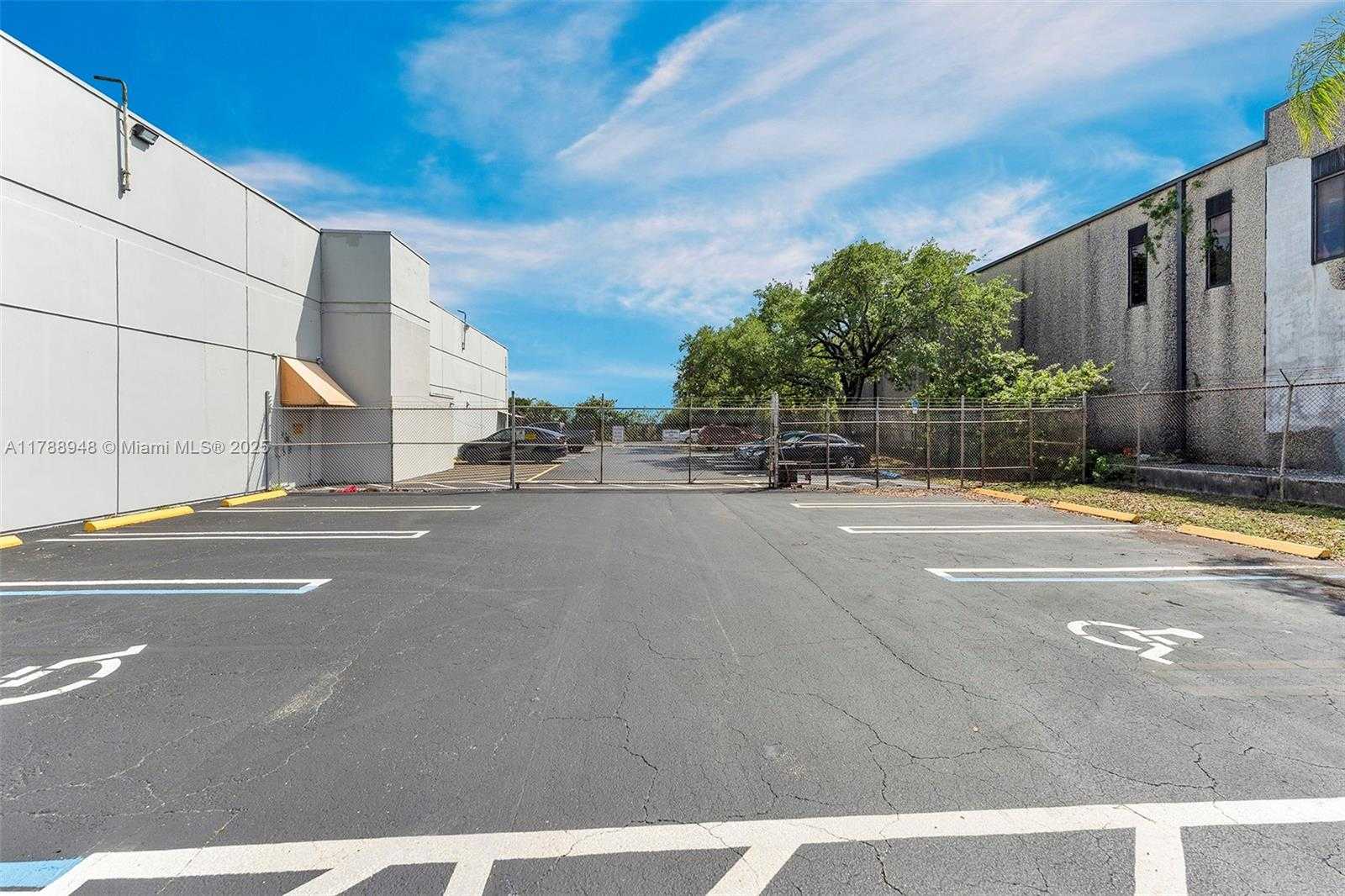 Small Image of Miami Gardens Number 7