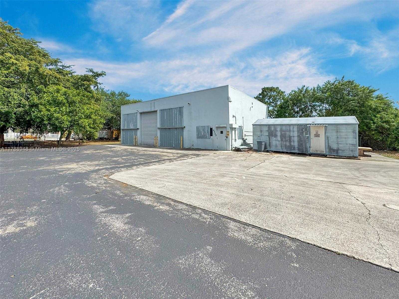 Small Image of Miami Gardens Number 70