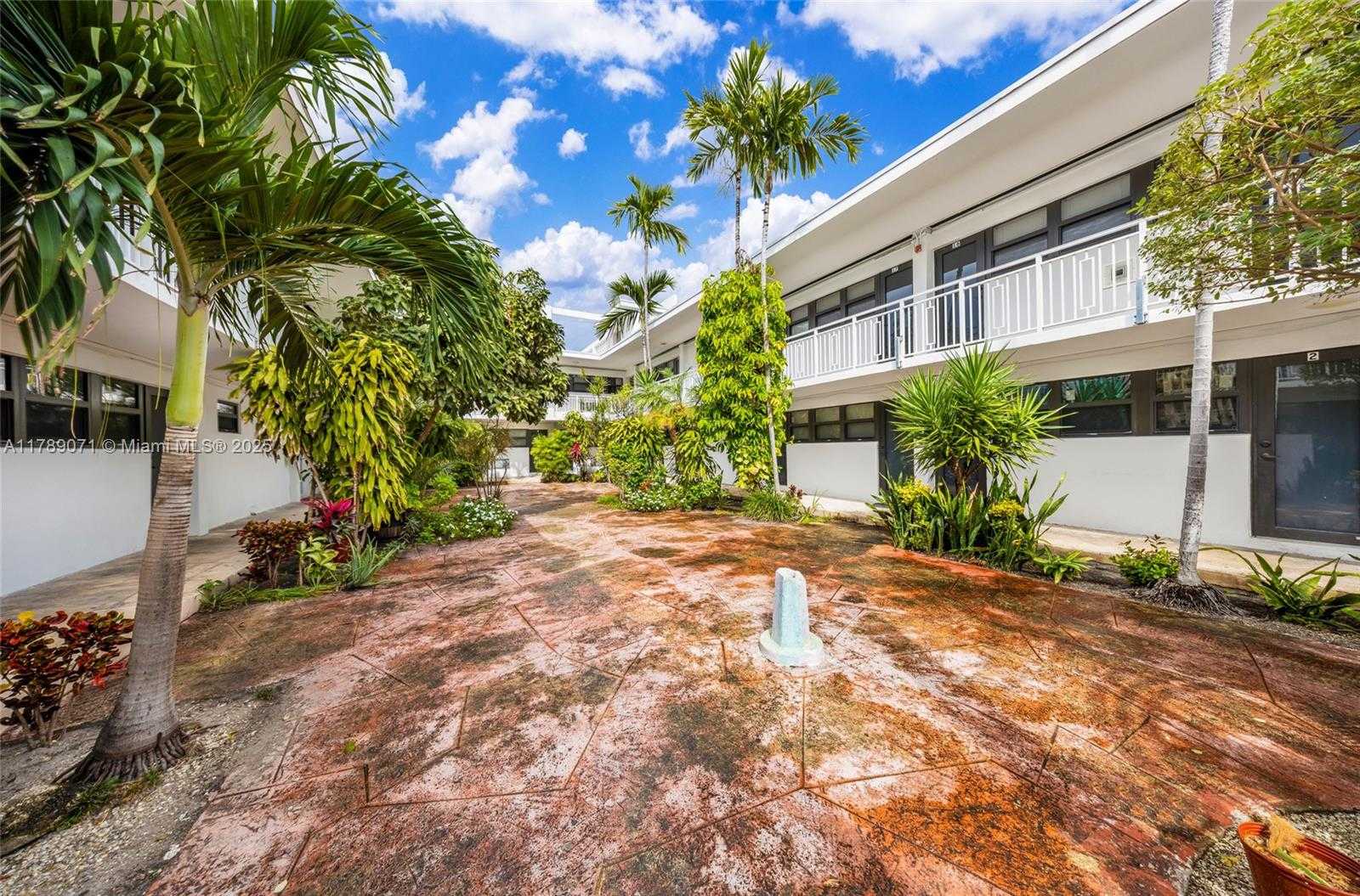 Small Image of 7825 HARDING AVE, Miami Beach Number 2
