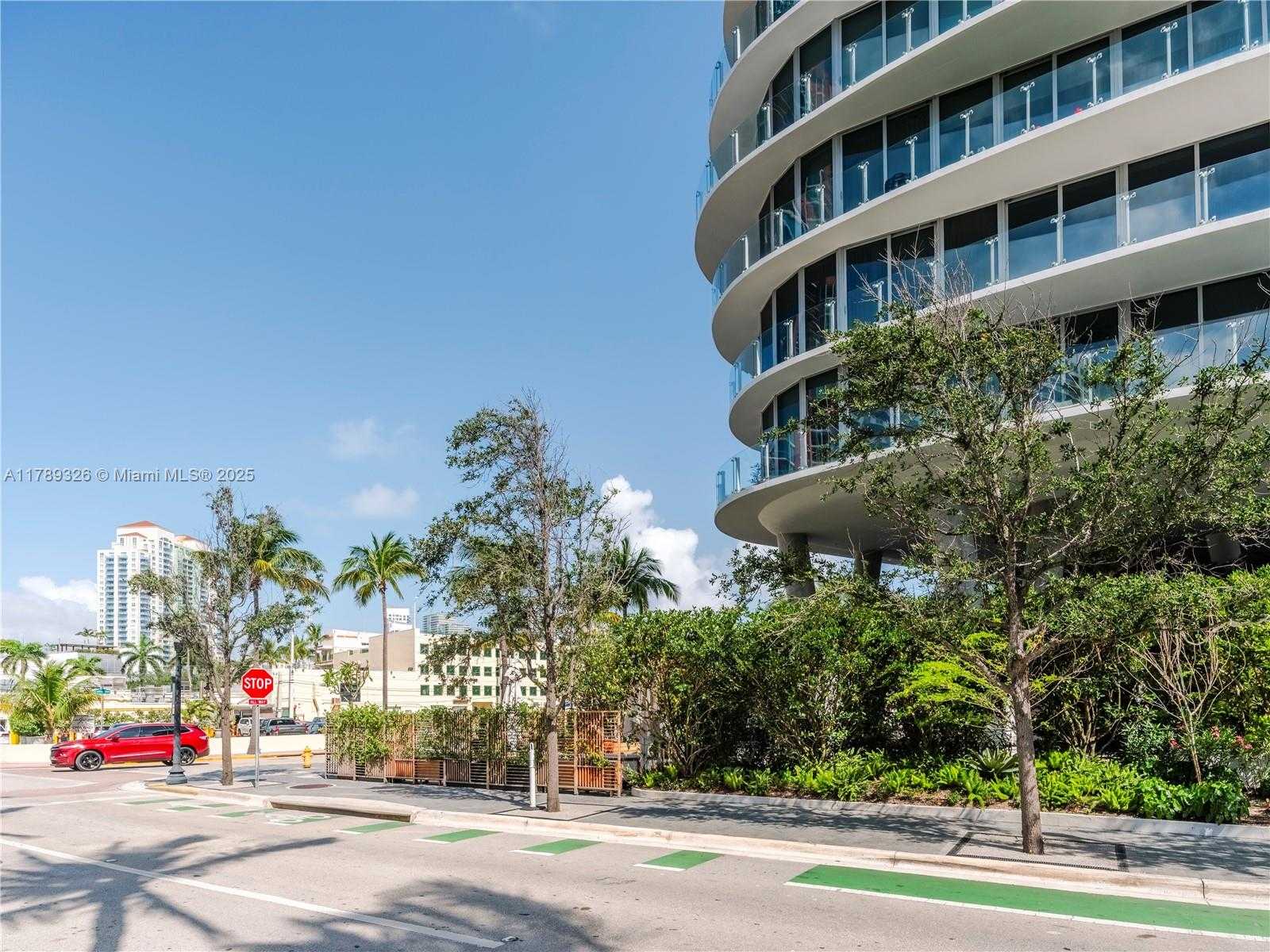 Small Image of 1 COLLINS AVE #CU3, Miami Beach Number 37
