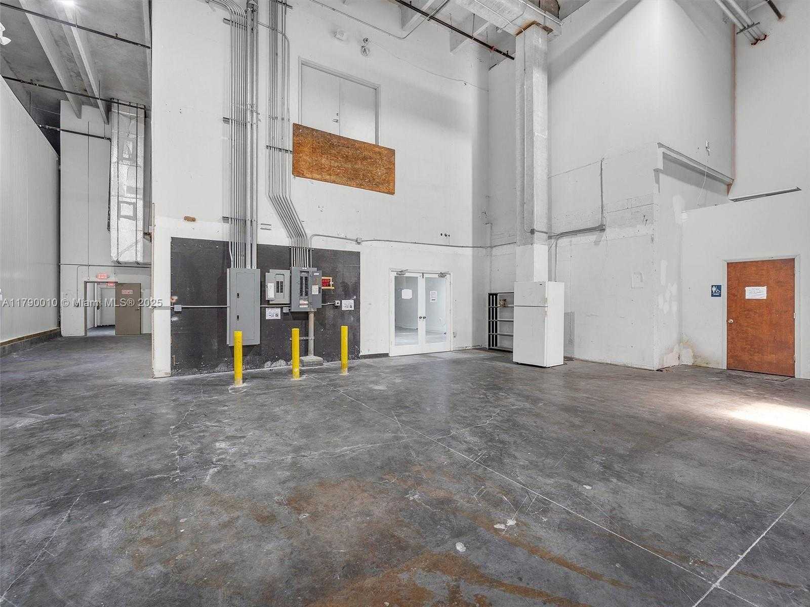 Small Image of 2701 NORTH WEST 107TH AVE, Doral Number 21