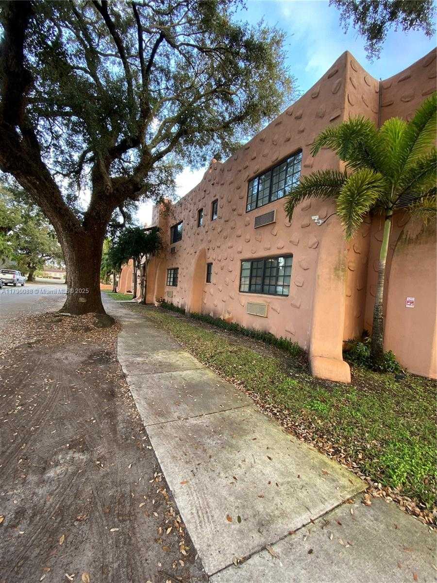 Small Image of 200 AZURE WAY, Miami Springs Number 10