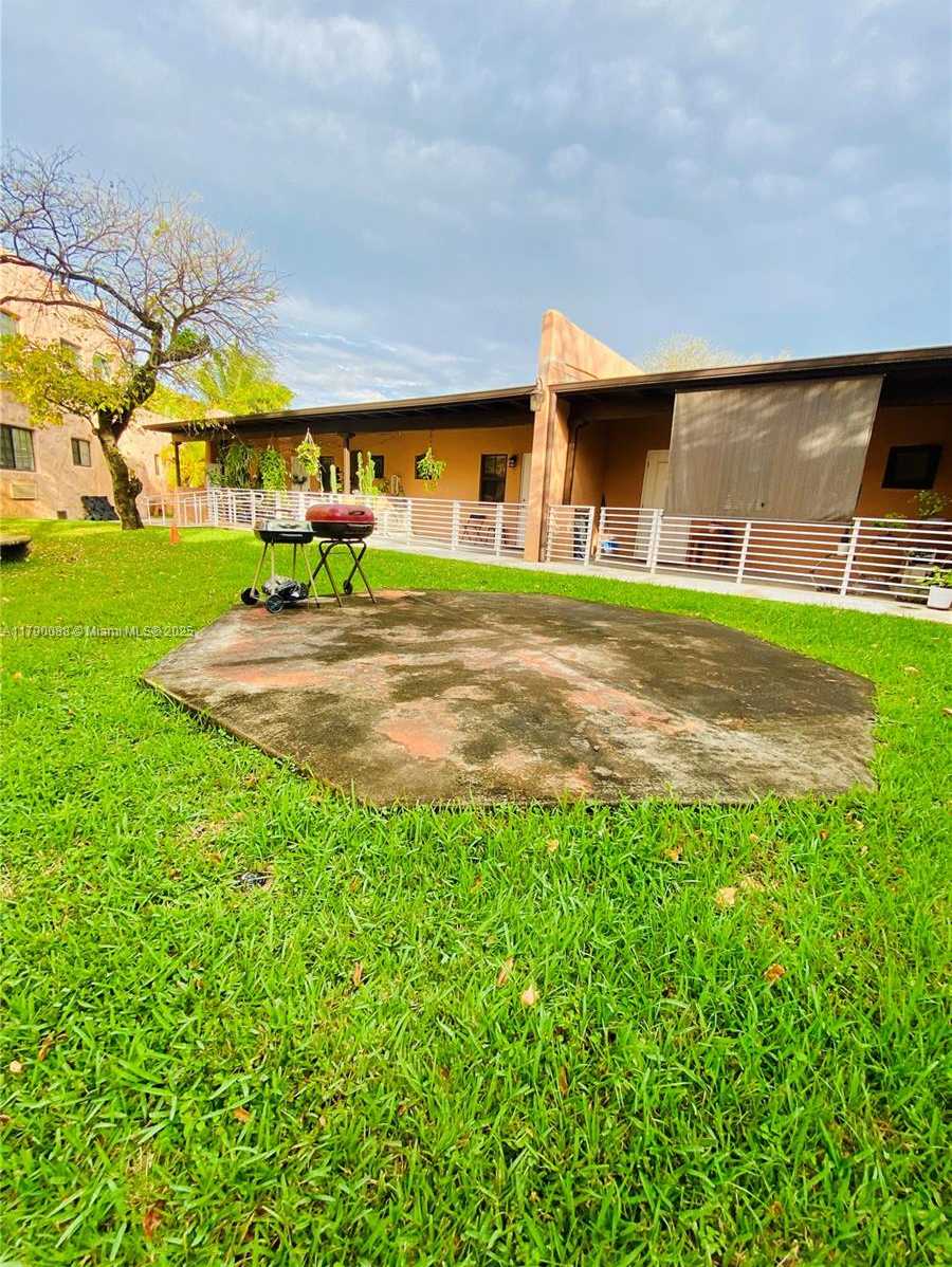 Small Image of 200 AZURE WAY, Miami Springs Number 15