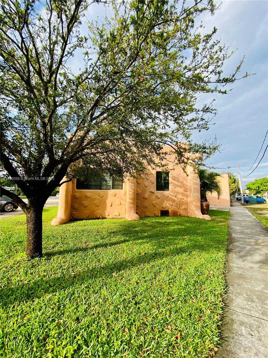 Small Image of 200 AZURE WAY, Miami Springs Number 16