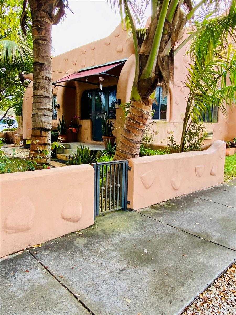 Small Image of 200 AZURE WAY, Miami Springs Number 22