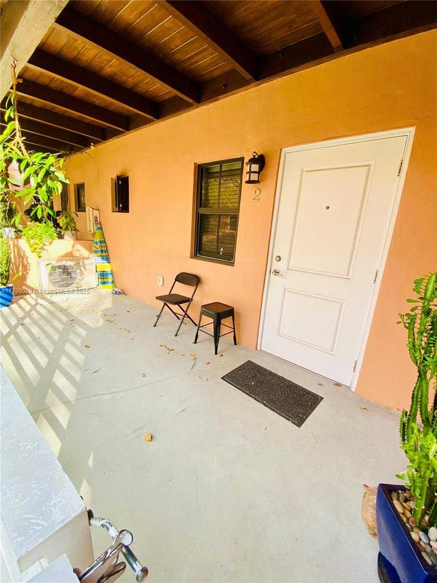 Small Image of 200 AZURE WAY, Miami Springs Number 24