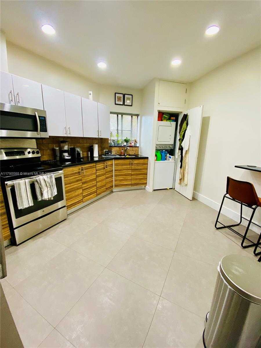 Small Image of 200 AZURE WAY, Miami Springs Number 29