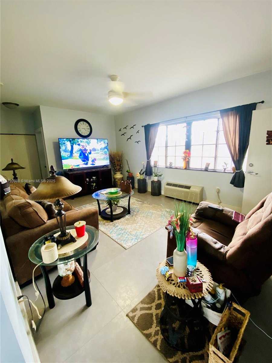 Small Image of 200 AZURE WAY, Miami Springs Number 39