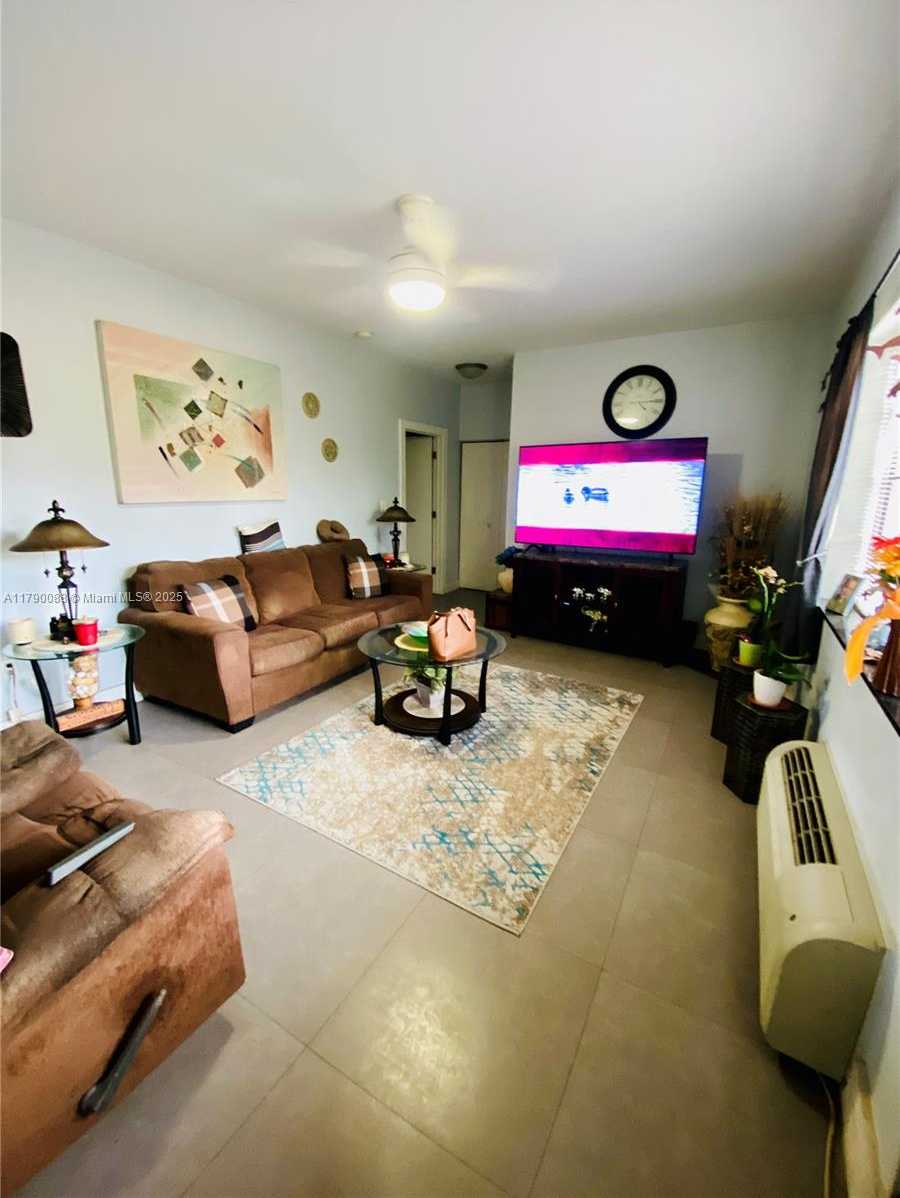 Small Image of 200 AZURE WAY, Miami Springs Number 40