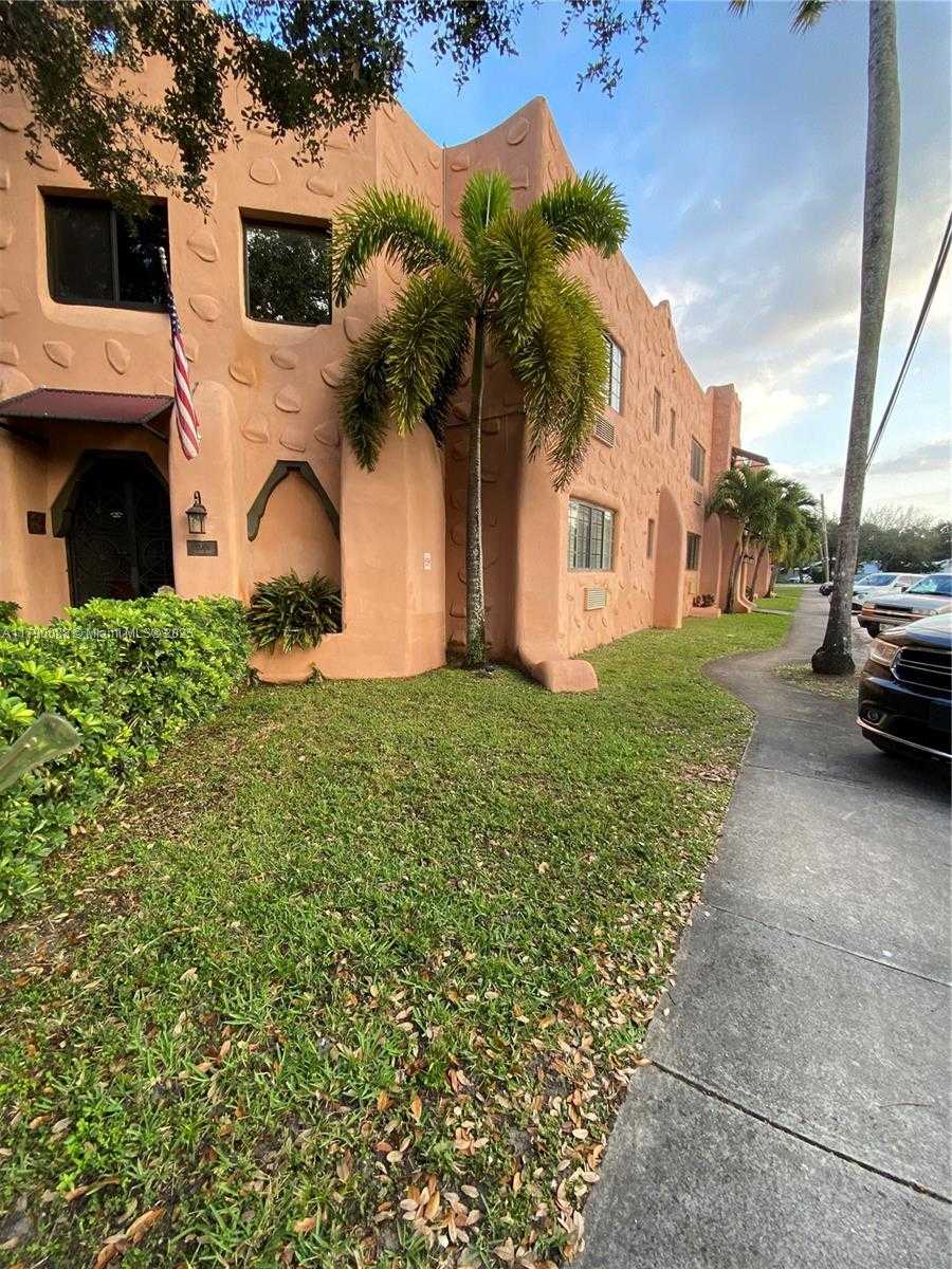 Small Image of 200 AZURE WAY, Miami Springs Number 7