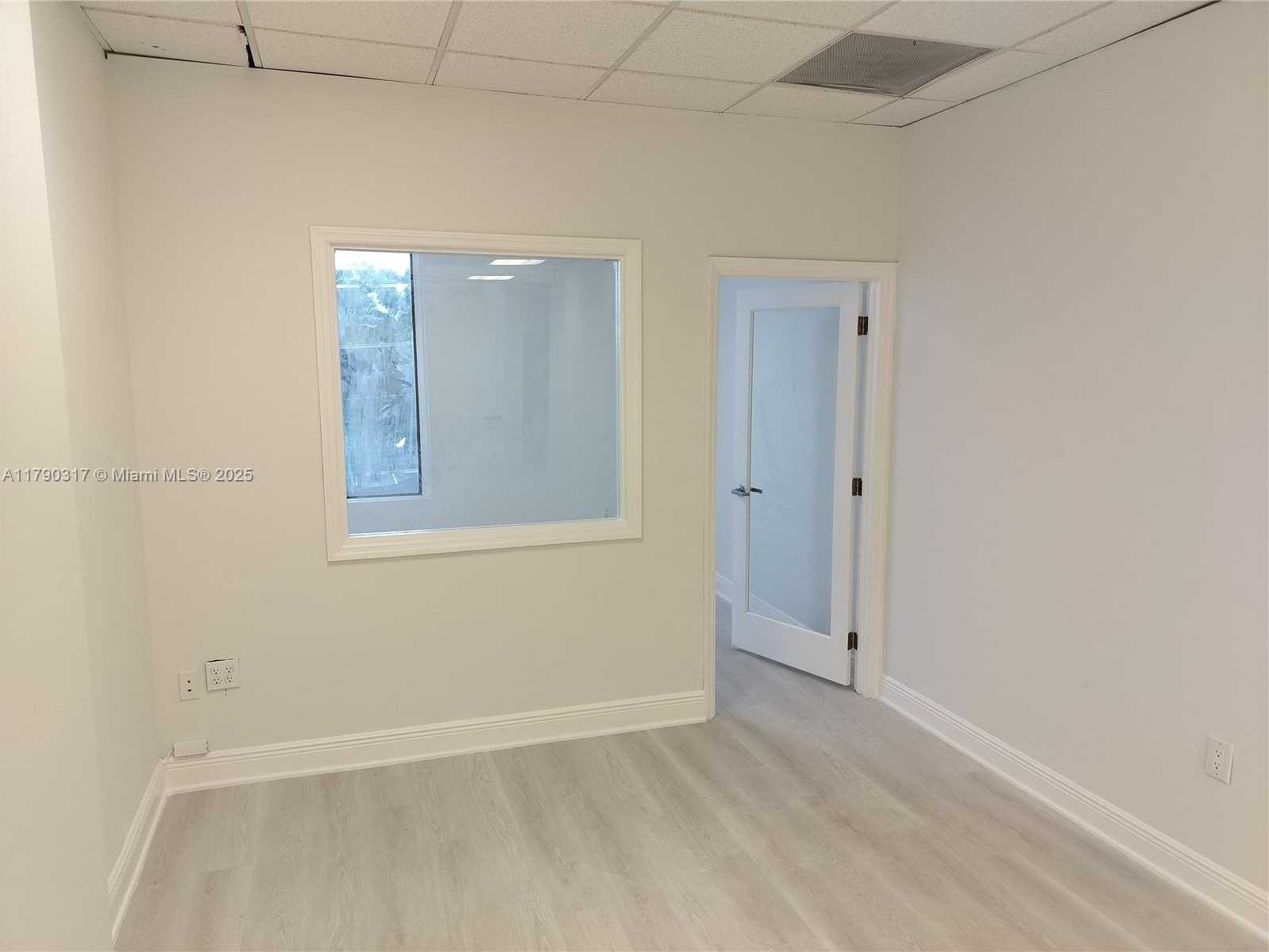 Small Image of 12550 BISCAYNE BLVD #310A or B, North Miami Number 14
