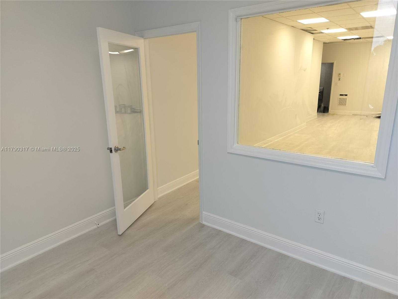 Small Image of 12550 BISCAYNE BLVD #310A or B, North Miami Number 15