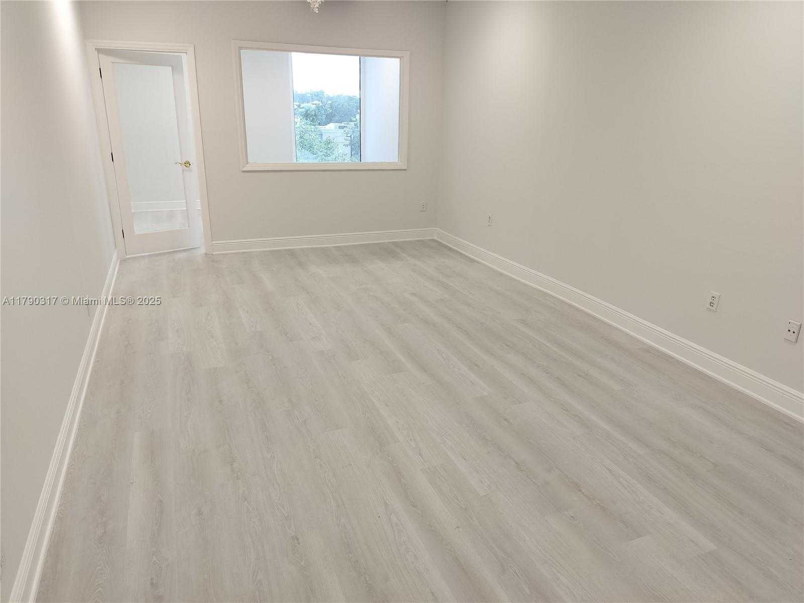 Small Image of 12550 BISCAYNE BLVD #310A or B, North Miami Number 17
