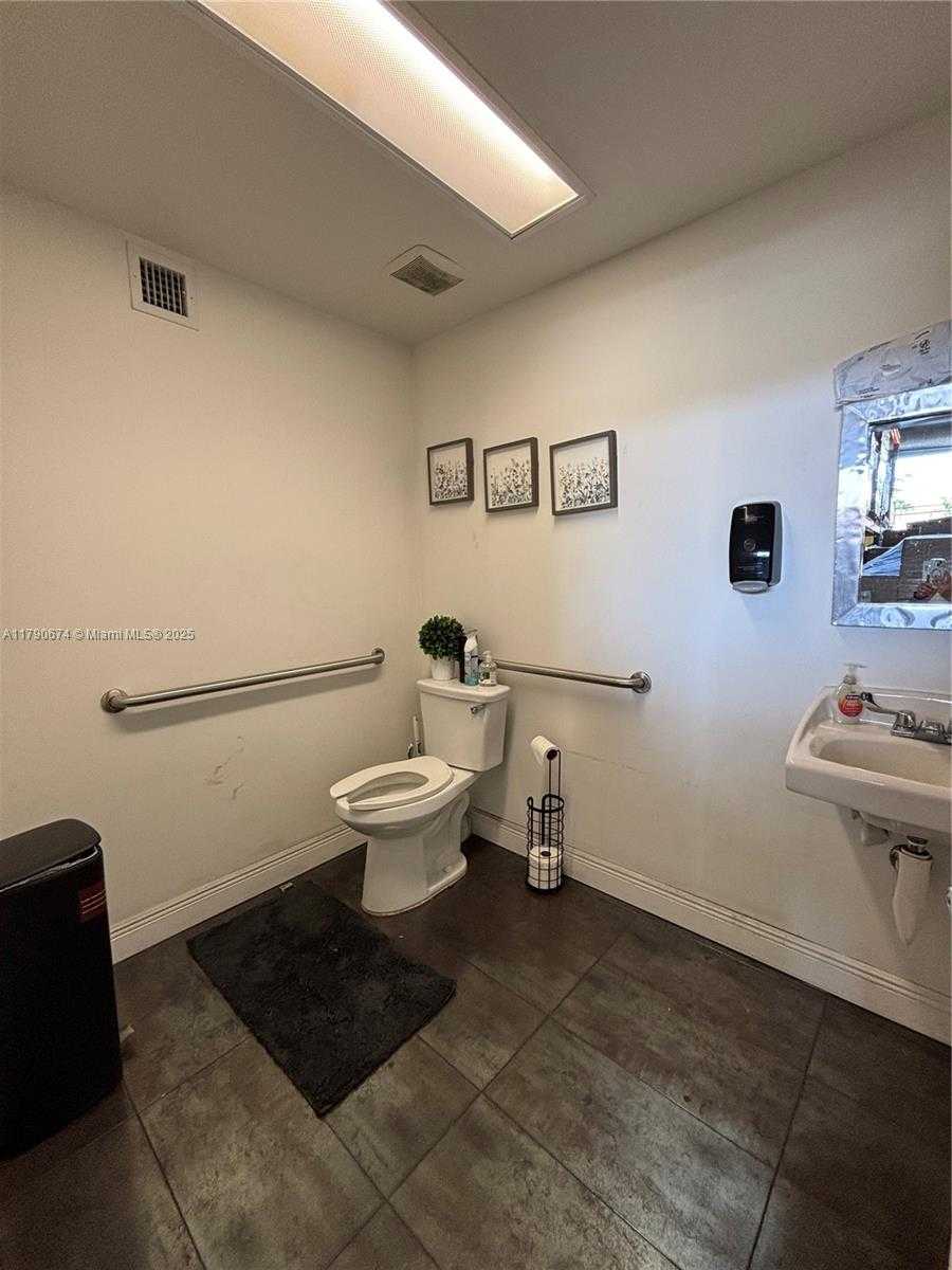 Small Image of 8221 NORTH WEST 30TH TER, Doral Number 20