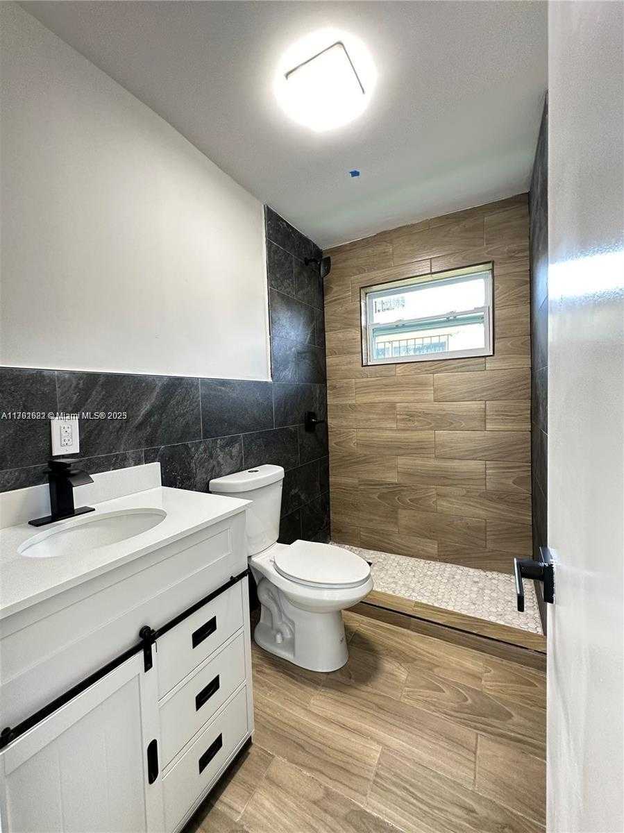 Small Image of 1441 NORTH WEST 34TH ST, Miami Number 10