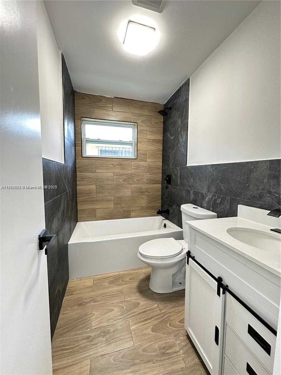 Small Image of 1441 NORTH WEST 34TH ST, Miami Number 13