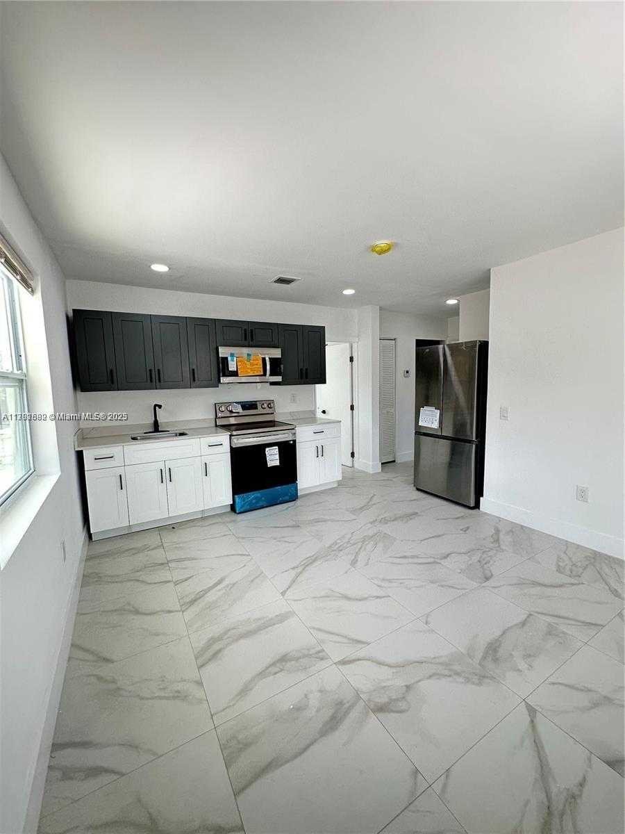 Small Image of 1441 NORTH WEST 34TH ST, Miami Number 15