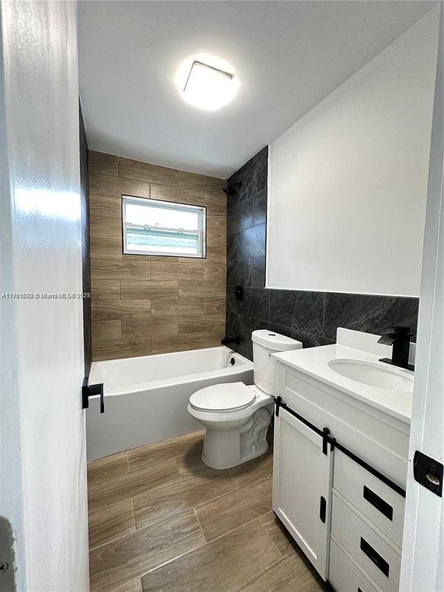 Small Image of 1441 NORTH WEST 34TH ST, Miami Number 18