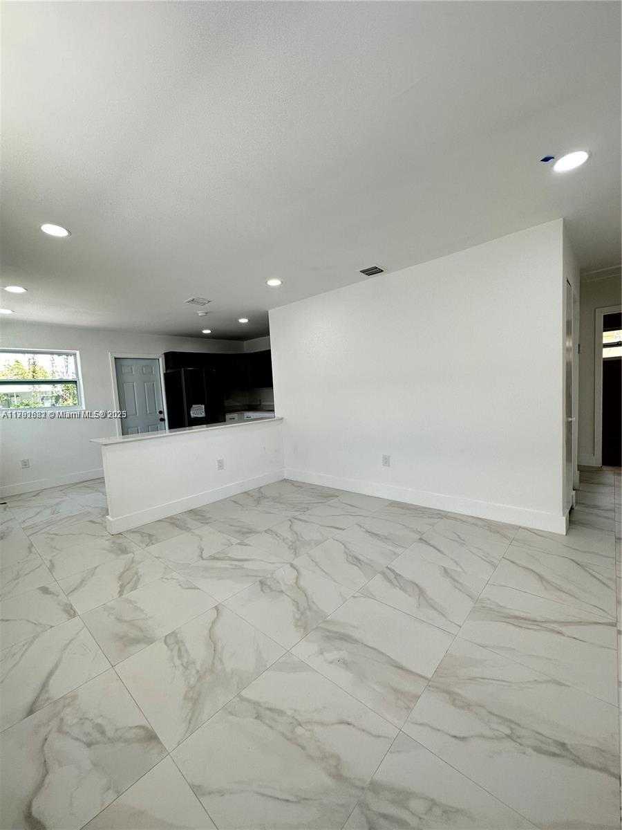 Small Image of 1441 NORTH WEST 34TH ST, Miami Number 6