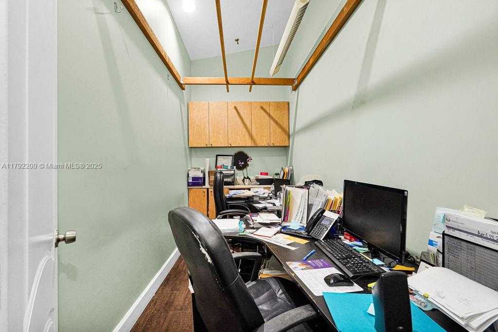 Small Image of 1590 NORTH EAST 162ND ST, North Miami Beach Number 22