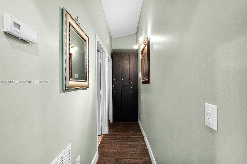 Small Image of 1590 NORTH EAST 162ND ST, North Miami Beach Number 24