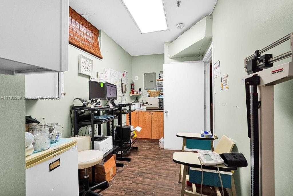 Small Image of 1590 NORTH EAST 162ND ST, North Miami Beach Number 26