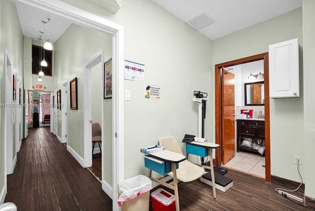 Small Image of 1590 NORTH EAST 162ND ST, North Miami Beach Number 29
