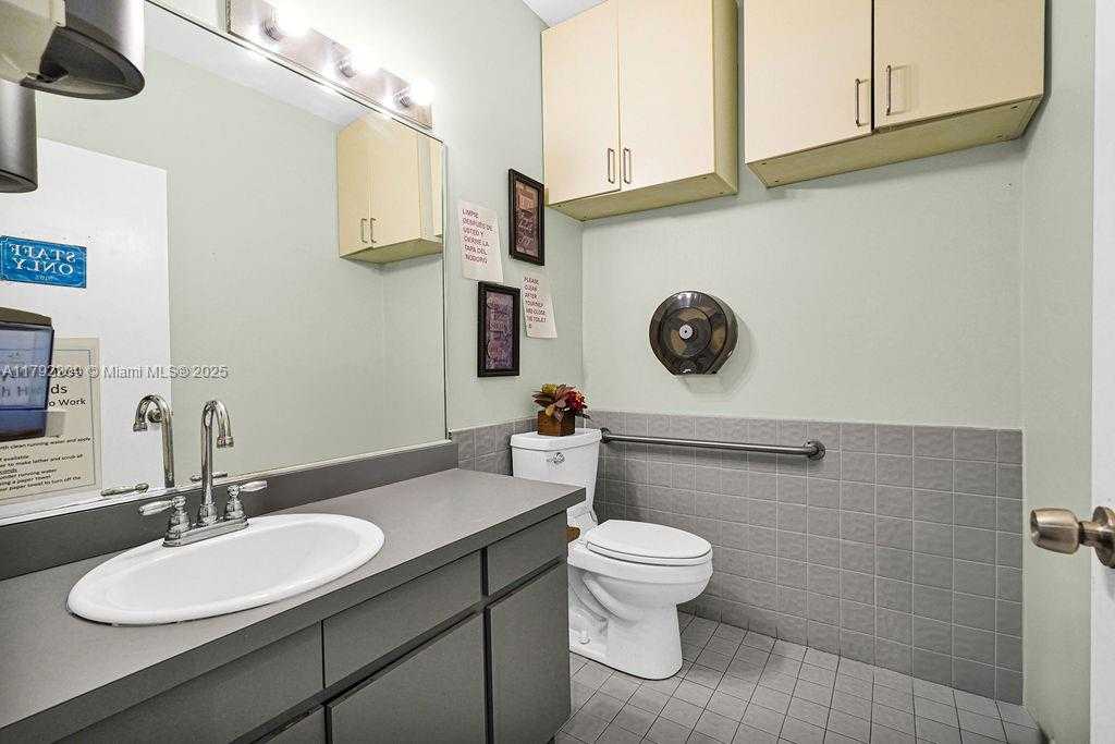 Small Image of 1590 NORTH EAST 162ND ST, North Miami Beach Number 30