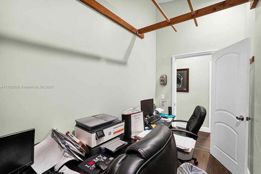 Small Image of 1590 NORTH EAST 162ND ST, North Miami Beach Number 31
