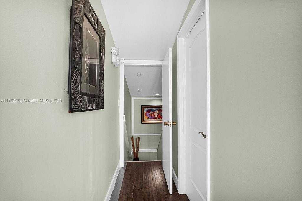 Small Image of 1590 NORTH EAST 162ND ST, North Miami Beach Number 35