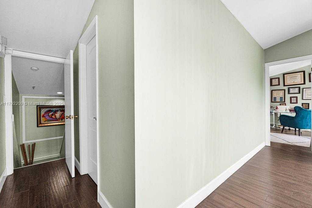 Small Image of 1590 NORTH EAST 162ND ST, North Miami Beach Number 36